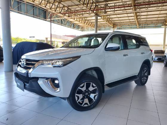 TOYOTA HILUX SW4 2.8 SRX DIAMOND 4X4 7 LUGARES 16V TURBO INTERCOOLER DIESEL 4P AUTOMÁTICO